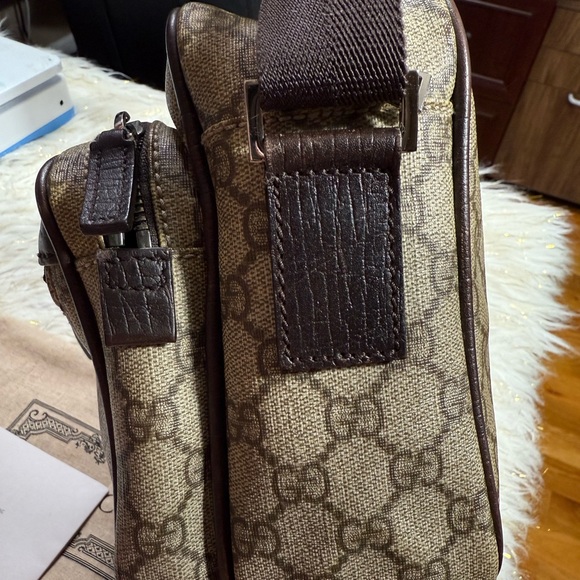 Gucci GG Brown Messenger Crossbag monogram with duster included. Canvas leather